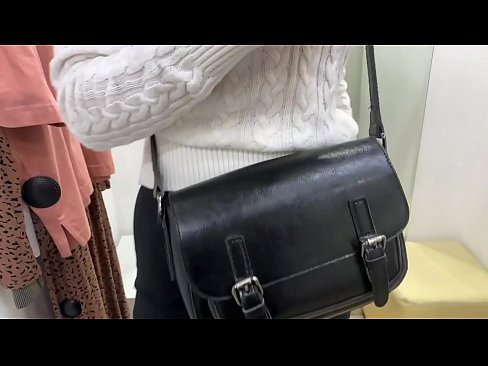 ❤️ Јавна мастурбација младе кучке ФералБерри са дилдом у соби за мерење ☑  Секс на sr.yh9n.top ❌